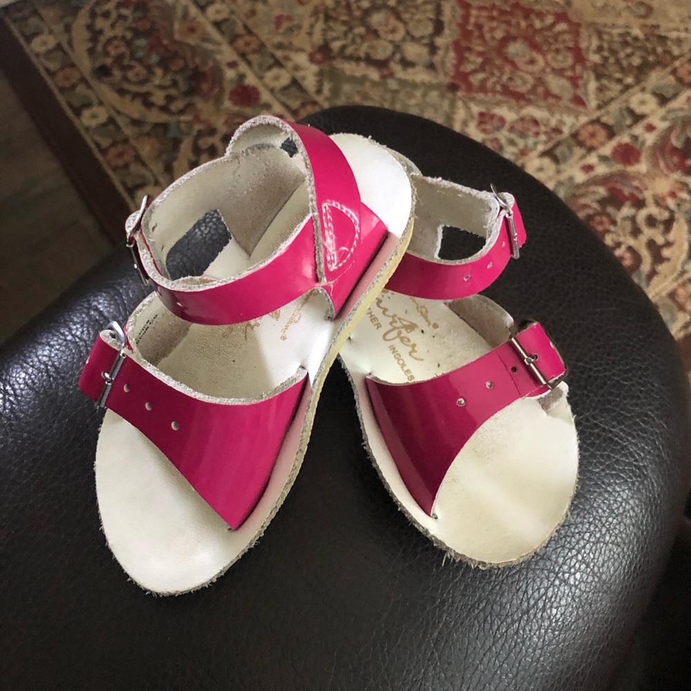 Fushia Sun San Surfer Sandals Size 5 $25